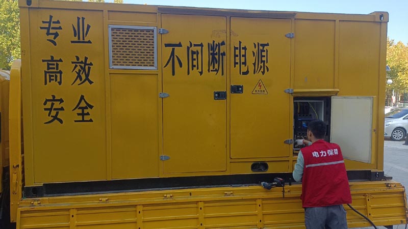 吐鲁番柴油发电机组和UPS电源配合使用时，如何避免切换过程中的电力中断？